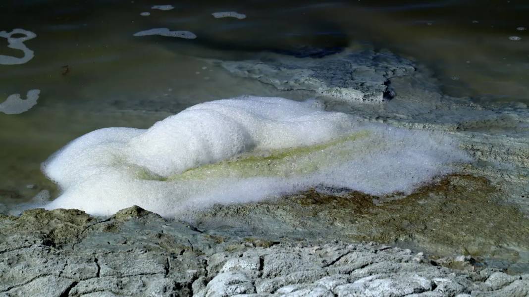 Burdur Gölü Köpük Köpük Oldu! İşte Nedeni 6